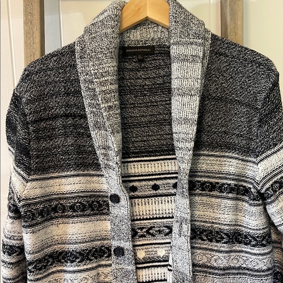 Men's Gray Patterned Cardigan Sweater - Picture 3 of 6